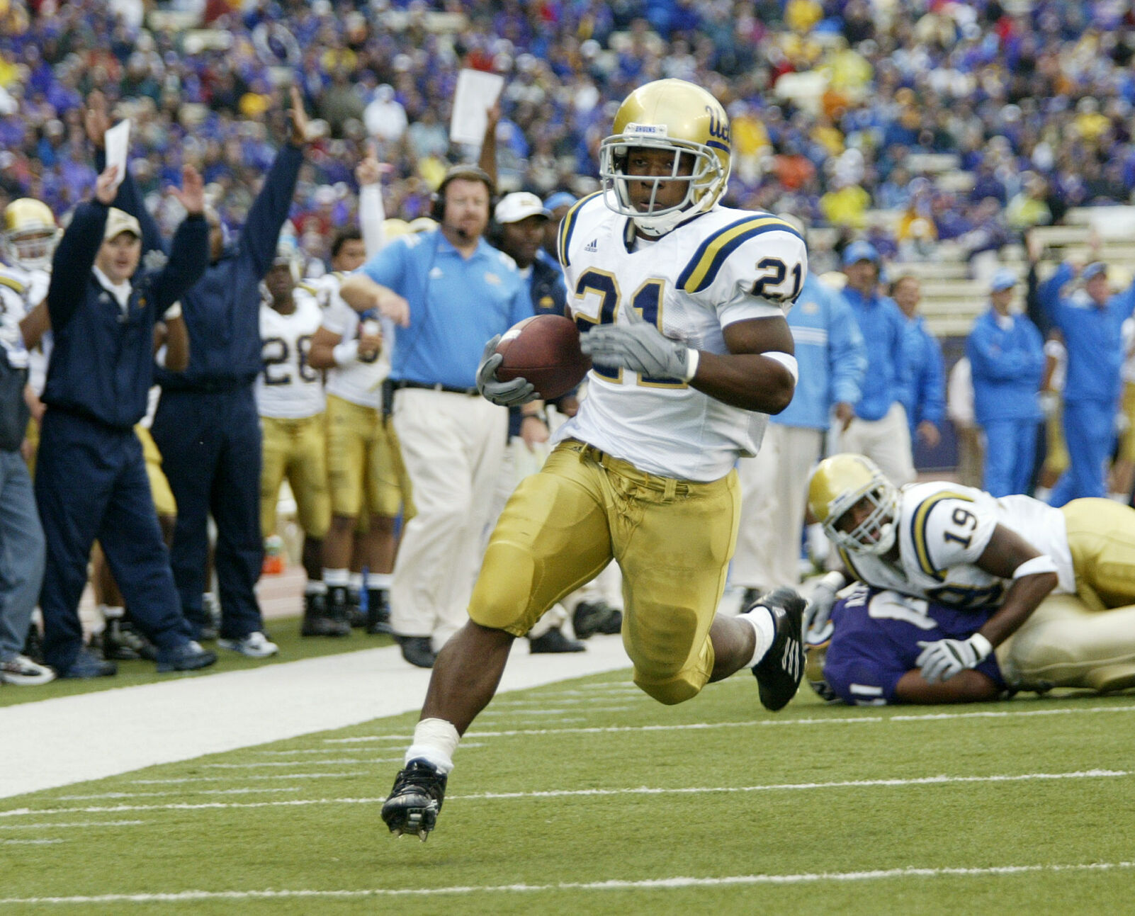 2004: UCLA's Maurice Drew rushes for school-record 322 yards, five touchdowns